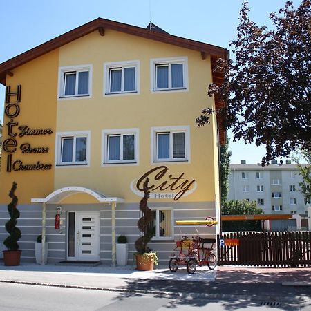 City Hotel Нойнкірхен Екстер'єр фото