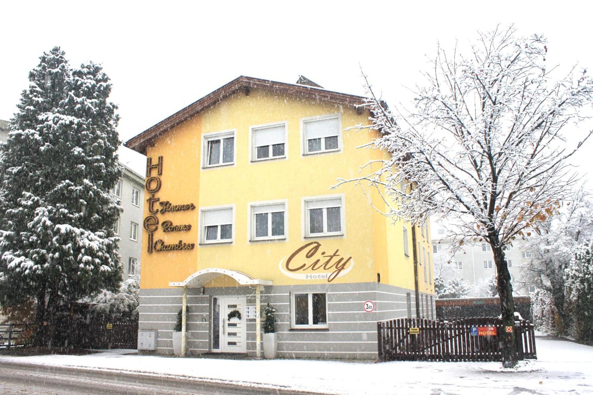 City Hotel Нойнкірхен Екстер'єр фото
