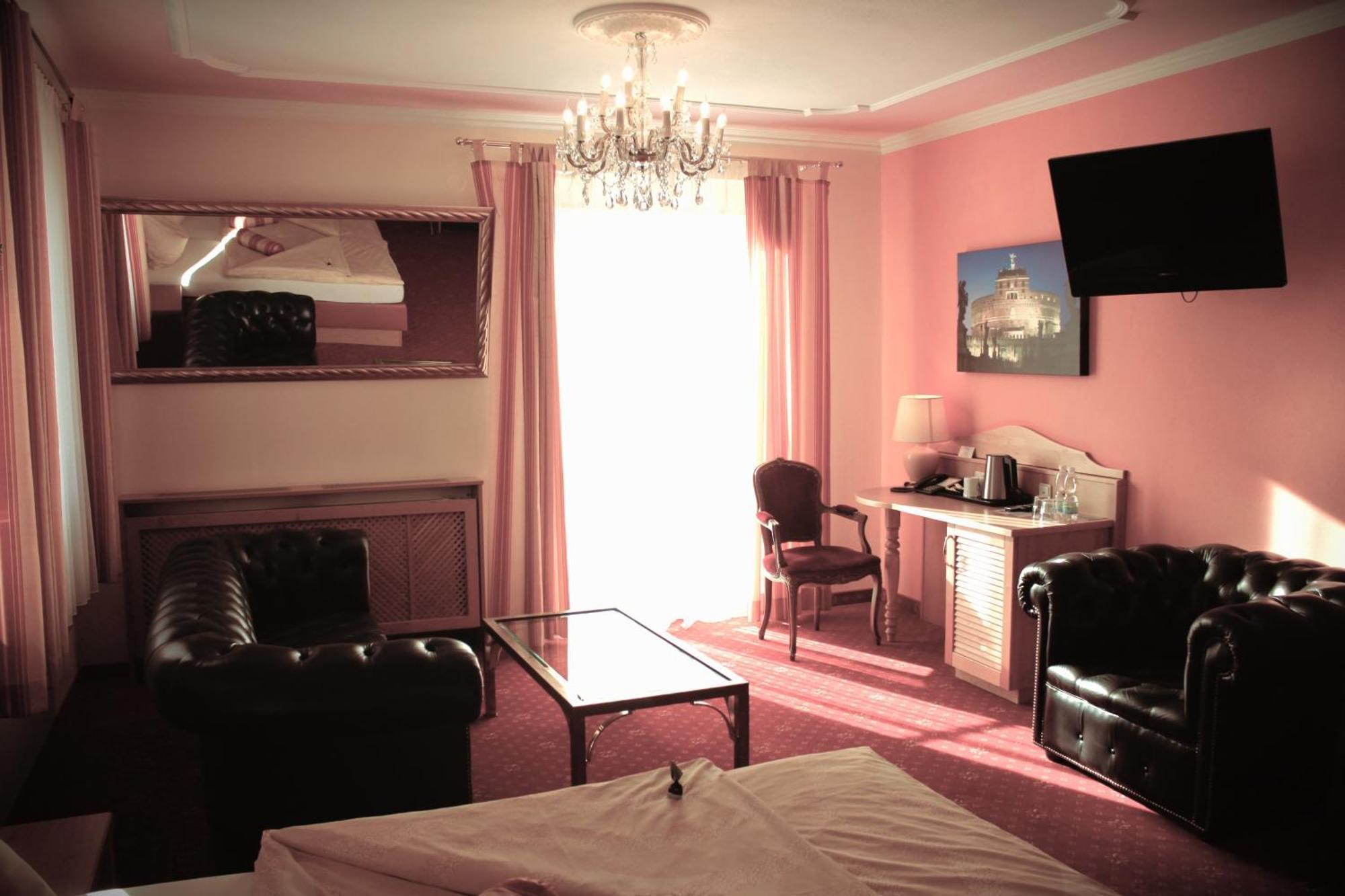 City Hotel Нойнкірхен Екстер'єр фото