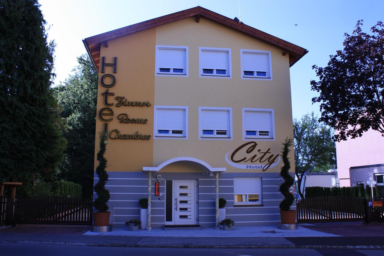 City Hotel Нойнкірхен Екстер'єр фото