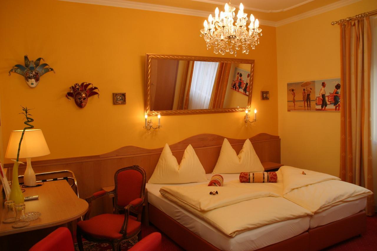 City Hotel Нойнкірхен Екстер'єр фото
