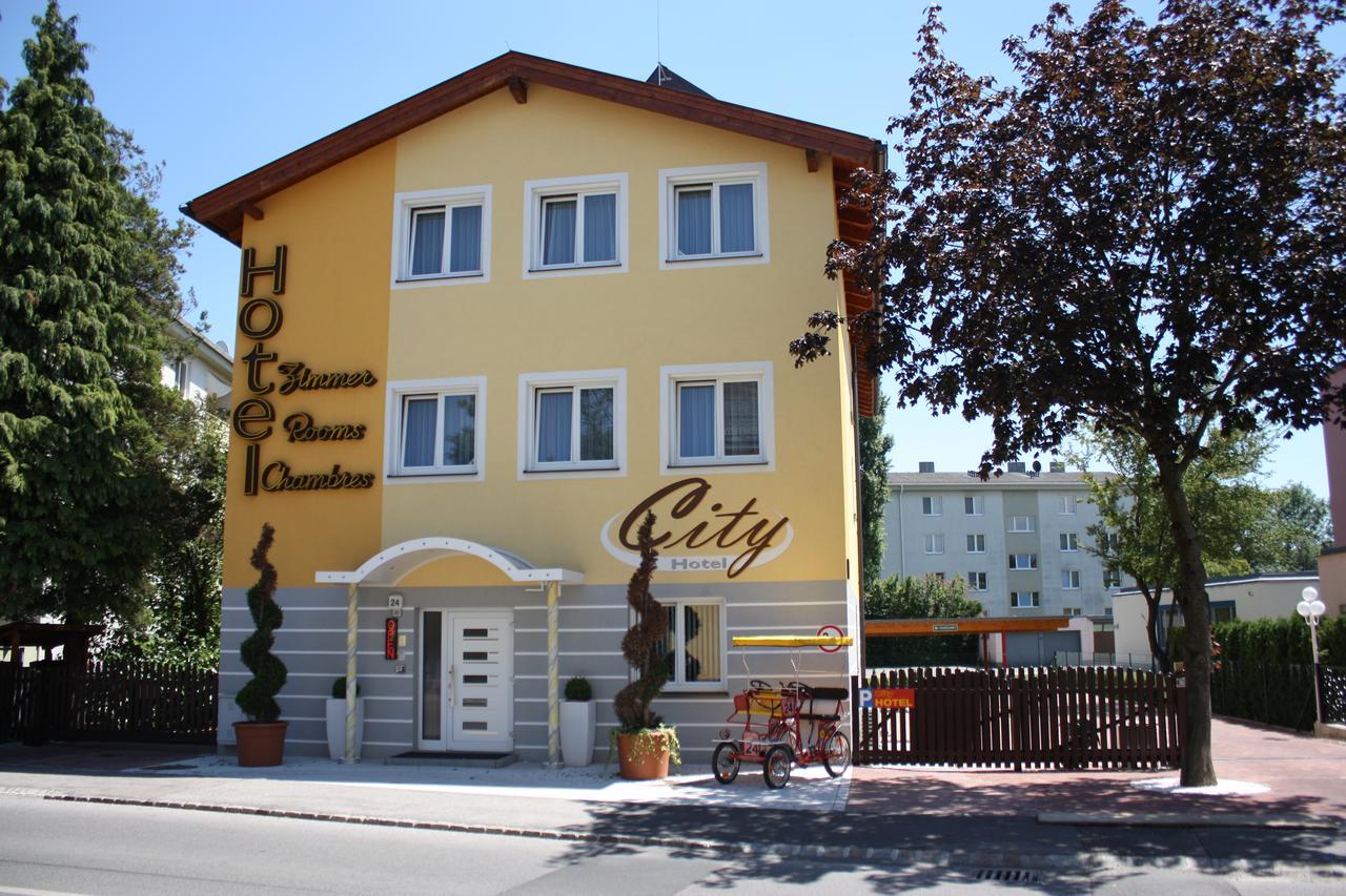 City Hotel Нойнкірхен Екстер'єр фото